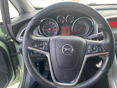 Opel Astra 1.4 Turbo MT (140 л. с.)