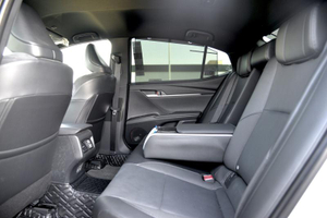 Toyota 2.5h eCVT FWD (230 л.с.) Люкс Автомобили с пробегом Шымкент  