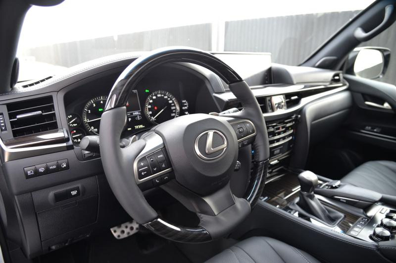 Lexus LX 5.7 AT 4WD (383 л.с.) 570 Black Vision II 5 м QB Автомобили с пробегом Шымкент  