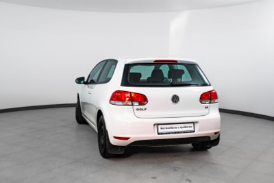 Volkswagen Golf 1.6 MT (102 л. с.)