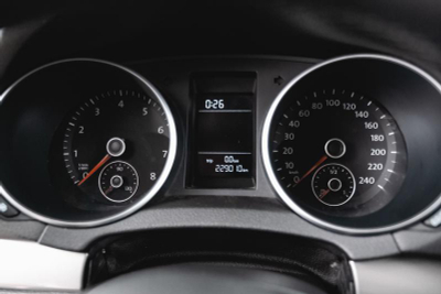 Volkswagen Golf 1.6 MT (102 л. с.)