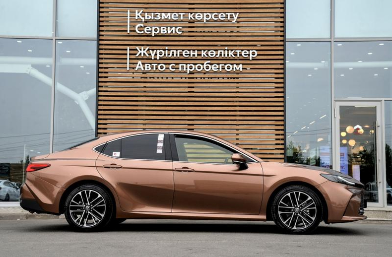 Toyota Camry 2.5 8AT FWD (204 л.с.) Люкс Автомобили с пробегом Шымкент  