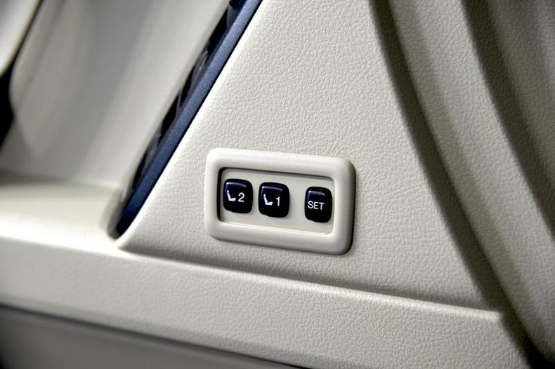 Toyota Land Cruiser Prado 4.0 AT (249 л.с.) 4WD Люкс Safety (7 мест) Автомобили с пробегом Шымкент  
