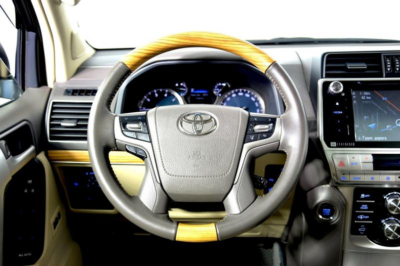 Toyota Land Cruiser Prado 4.0 AT (249 л.с.) 4WD Люкс Safety (7 мест) Автомобили с пробегом Шымкент  
