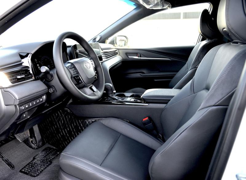 Toyota 2.5h eCVT FWD (230 л.с.) Люкс Автомобили с пробегом Шымкент  