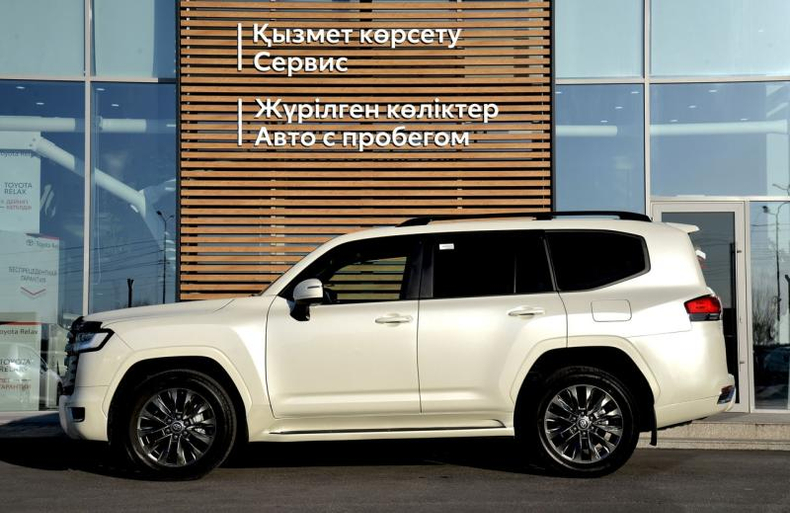 Toyota Land Cruiser 300 4.0 AT 4WD (275 л.с.) Терра Автомобили с пробегом Шымкент  